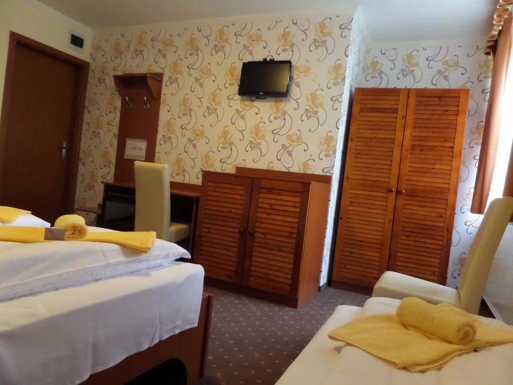 Hotel Platan Szallashely Sándorfalva Zimmer foto
